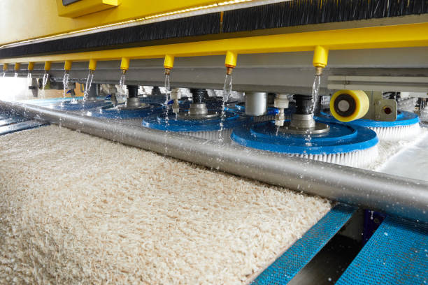 The process of using an automatic machine for washing and dry cleaning a dirty carpet