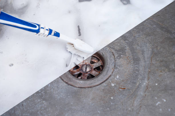 A sink cleaning process with foam detergent and toothbrush.